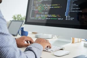 API ou webhook : quelles sont les différences ?